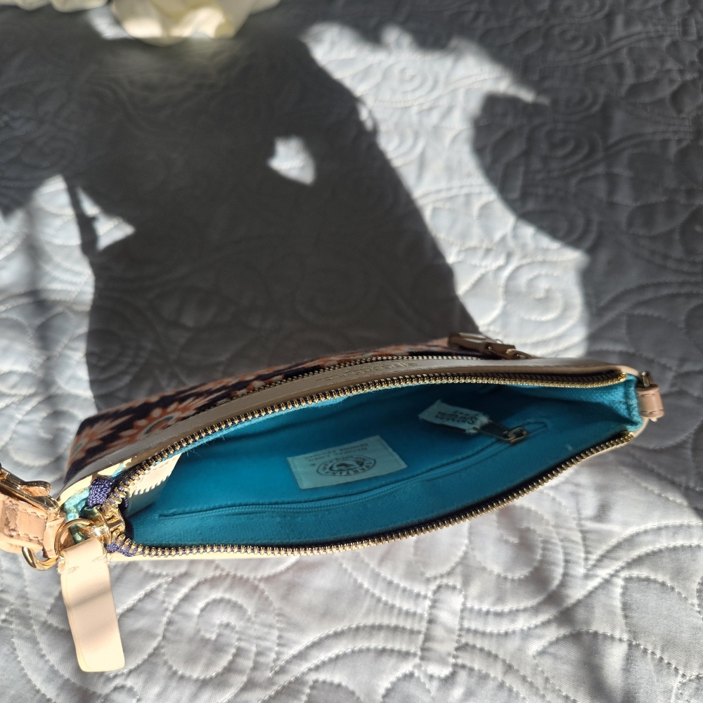 Spartina 449 Wristlet - Picture 4 of 5